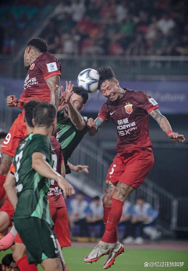 扑克游戏-本土球员突破表现，成为球队比赛中的亮点(本土球员突破表现,成为球队比赛中的亮点是什么)