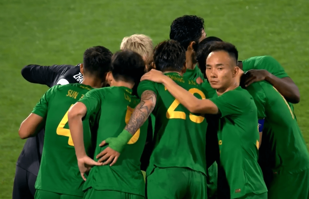 扑克游戏-包含山东队在客场对阵青岛康城队，决战一触即发的词条